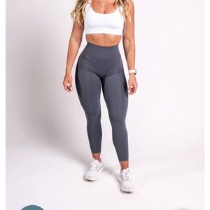 NWOT P’tula Julianne 23” Legging Size Medium